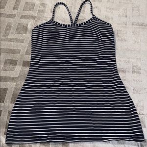 Lululemon power y tank with built in bra size 4